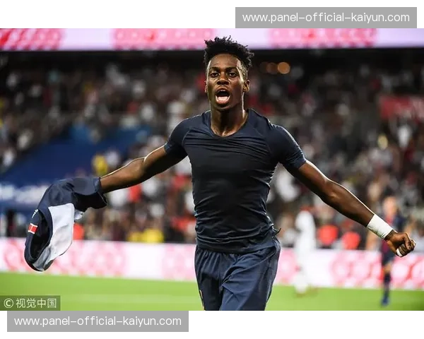 维阿破门后感恩手势，马赛生涯重生时刻