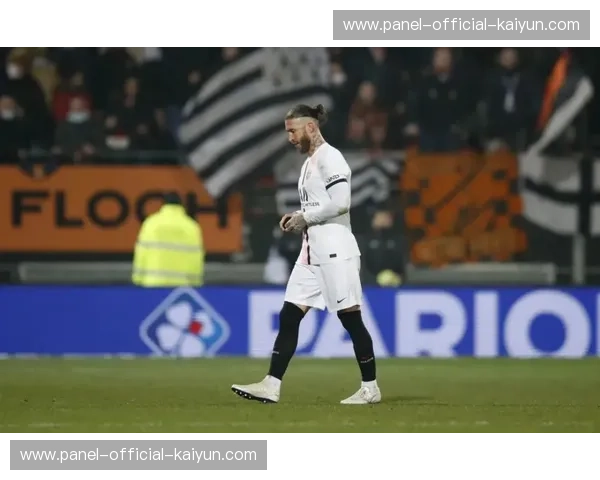 皇马赛前适应场地,测试新防守阵型 皇马赛前适应场地,测试新防守阵型